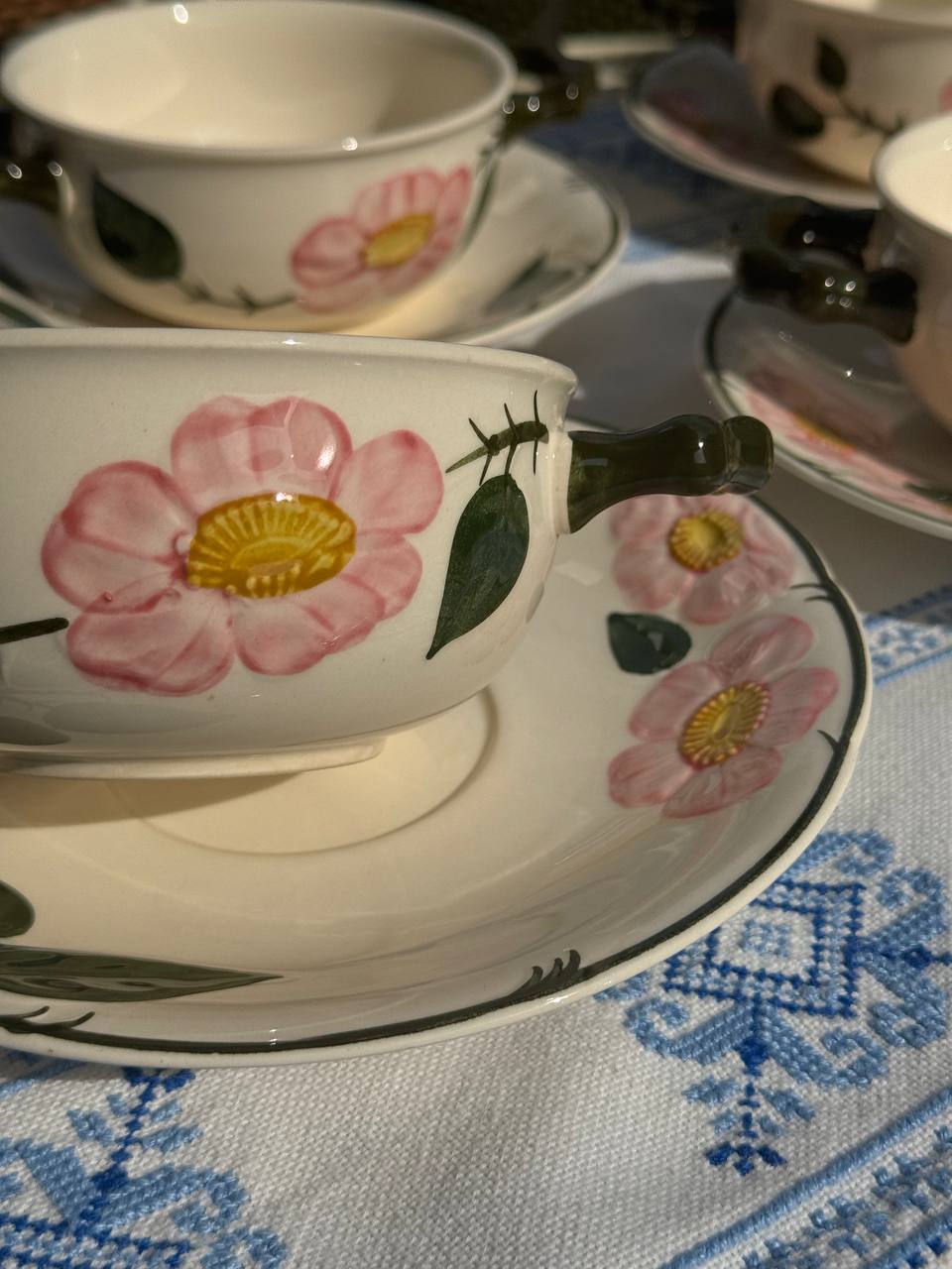 Villeroy & Boch Wild-Rose – Zestaw 4 bulionówek ze spodeczkami (8 el.) Vintage