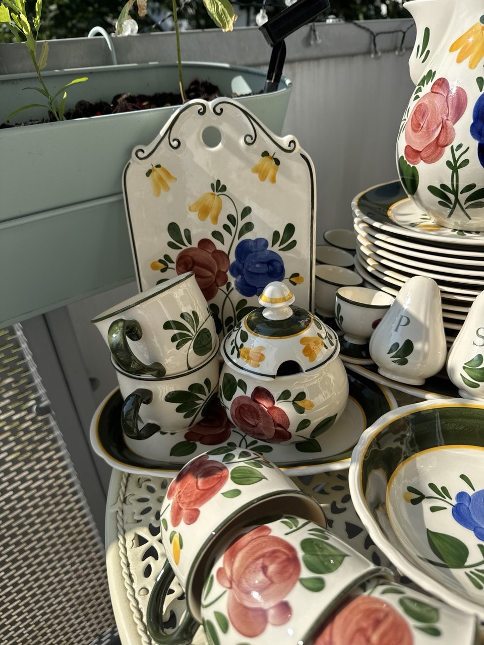 Kolekcjonerski serwis obiadowo-kawowy Villeroy & Boch „Bauernblume” (60 el.)