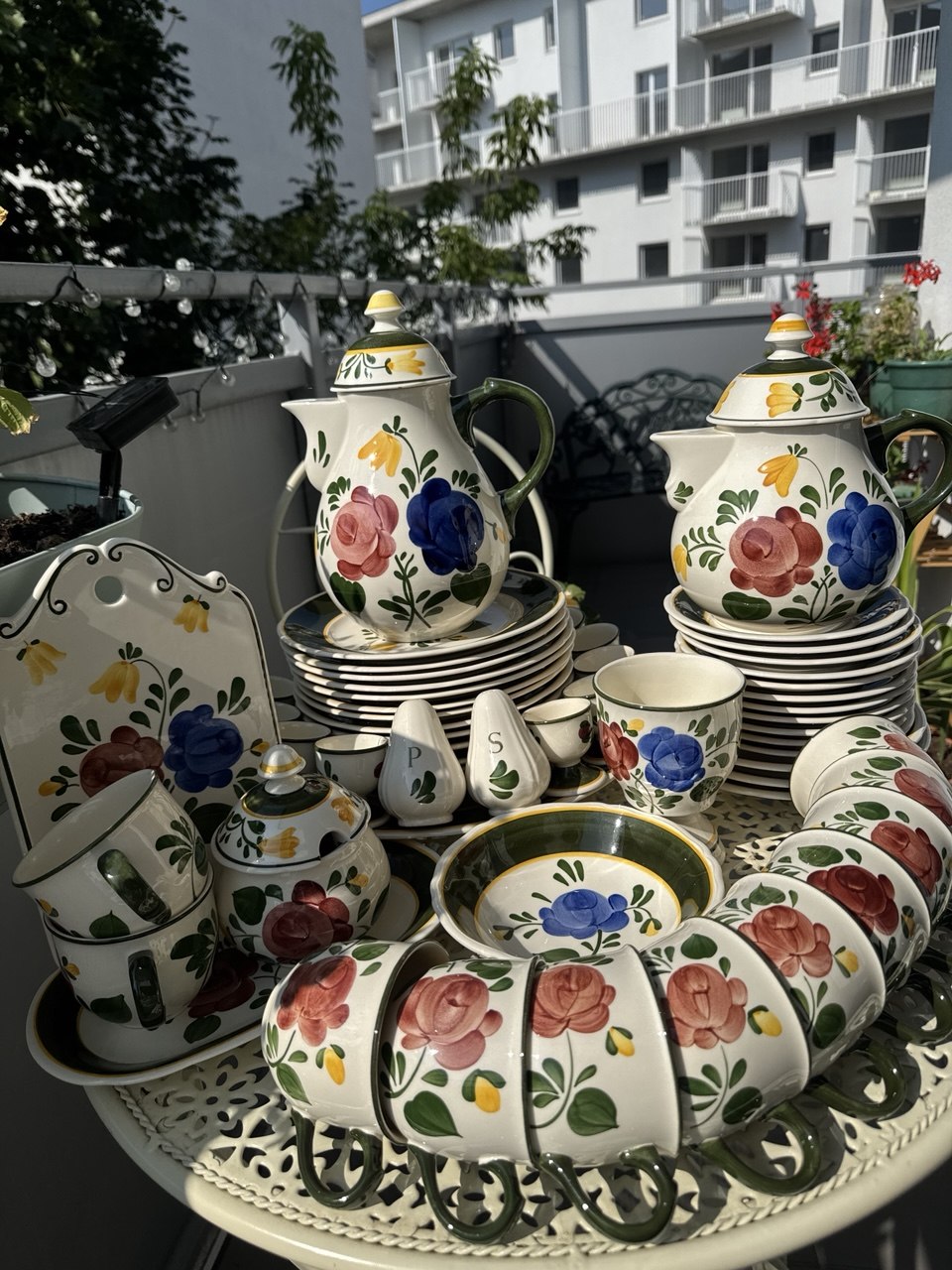 Kolekcjonerski serwis obiadowo-kawowy Villeroy & Boch „Bauernblume” (60 el.)