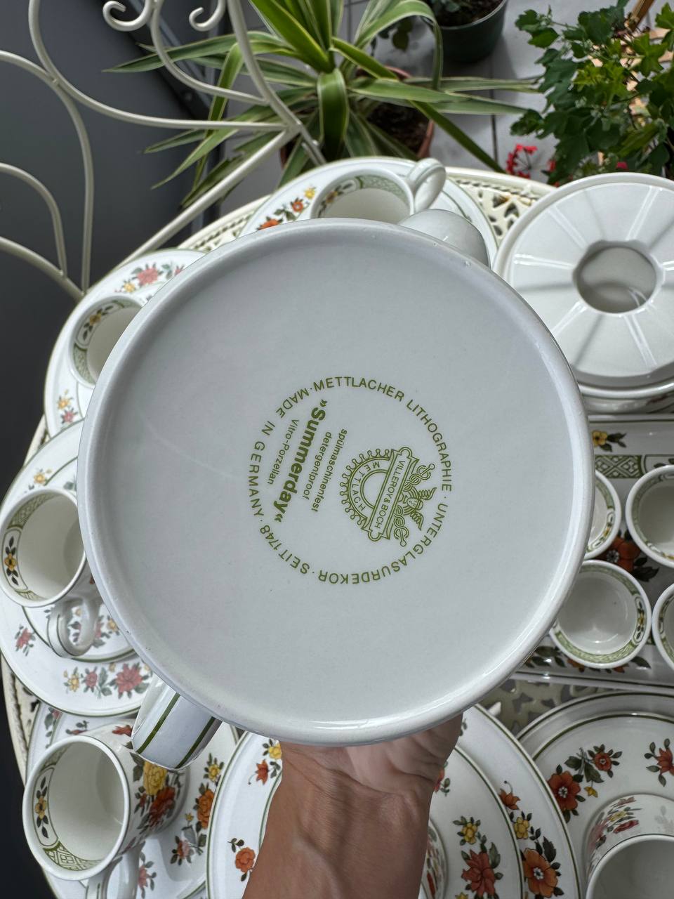 Kolekcjonerski serwis śniadaniowy Villeroy & Boch „Summerday” z podgrzewaczem (28 el.)