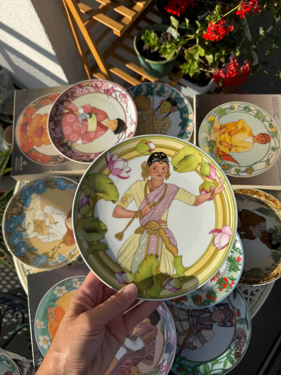 Pełna kolekcja 12 talerzy ściennych Heinrich Villeroy & Boch UNICEF „Children of the World” (Nr 1-12)