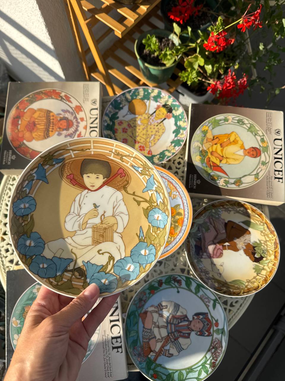 Pełna kolekcja 12 talerzy ściennych Heinrich Villeroy & Boch UNICEF „Children of the World” (Nr 1-12)
