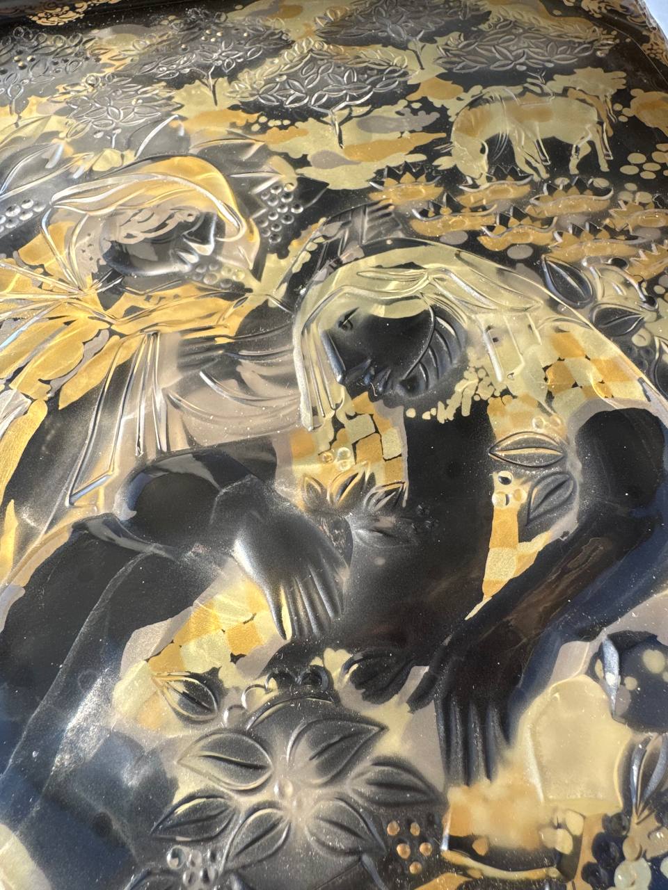 Muzealny relief w szkle Rosenthal „Der barmherzige Samariter 1983” Bjørn Wiinblad – Złoto & Kobalt (OVP)