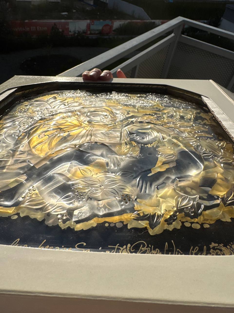 Muzealny relief w szkle Rosenthal „Der barmherzige Samariter 1983” Bjørn Wiinblad – Złoto & Kobalt (OVP)