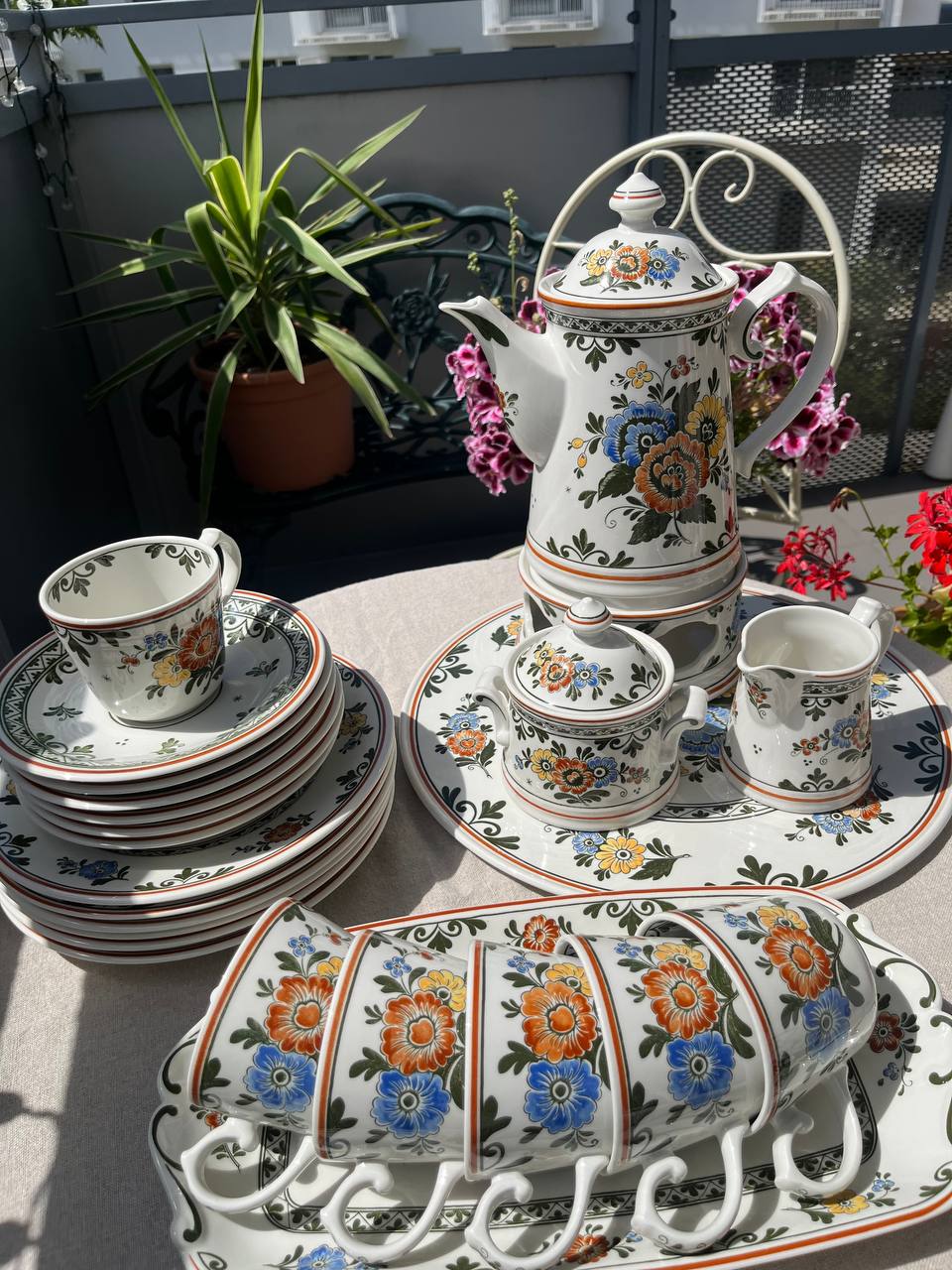 Villeroy & Boch Alt-Amsterdam – Duży Serwis Kawowy na 6 Osób z Tacami i Podgrzewaczem (25 el.)