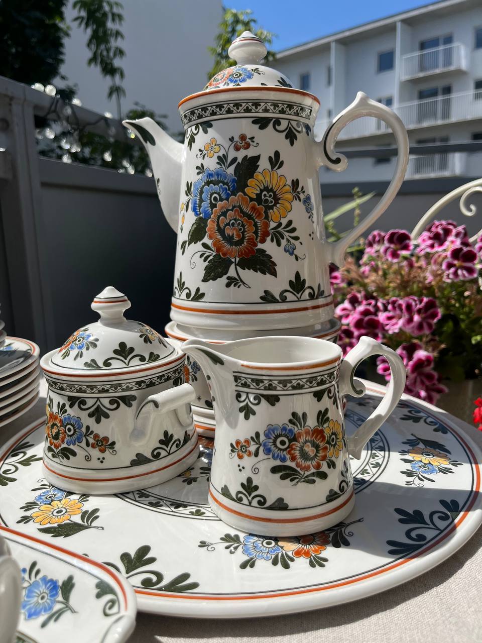 Villeroy & Boch Alt-Amsterdam – Duży Serwis Kawowy na 6 Osób z Tacami i Podgrzewaczem (25 el.)
