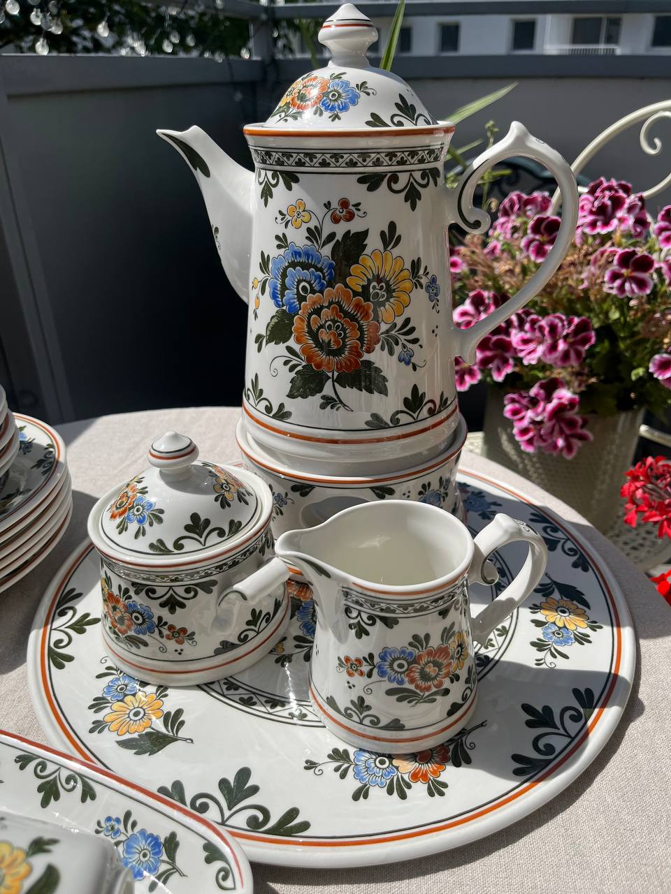 Villeroy & Boch Alt-Amsterdam – Duży Serwis Kawowy na 6 Osób z Tacami i Podgrzewaczem (25 el.)