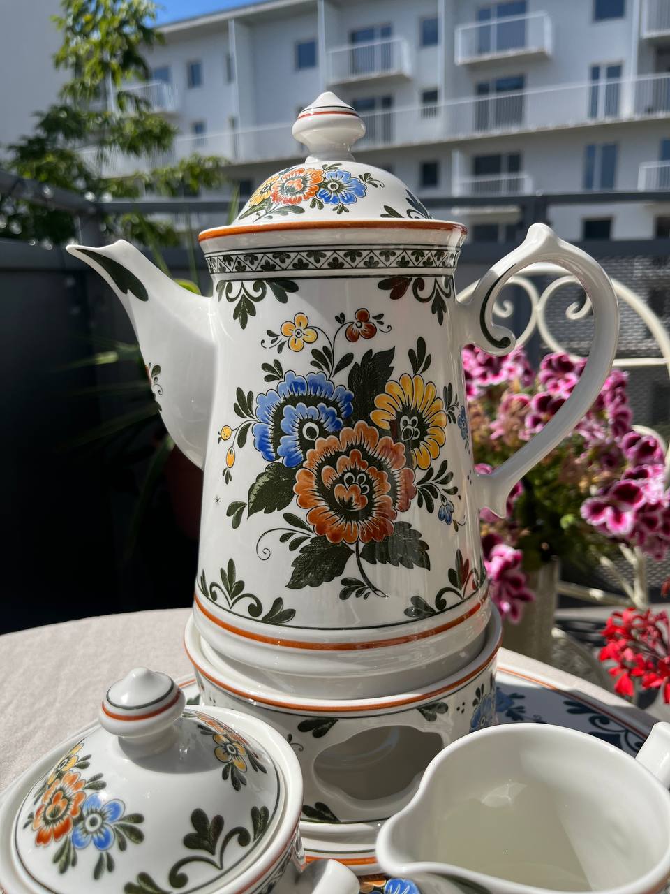 Villeroy & Boch Alt-Amsterdam – Duży Serwis Kawowy na 6 Osób z Tacami i Podgrzewaczem (25 el.)