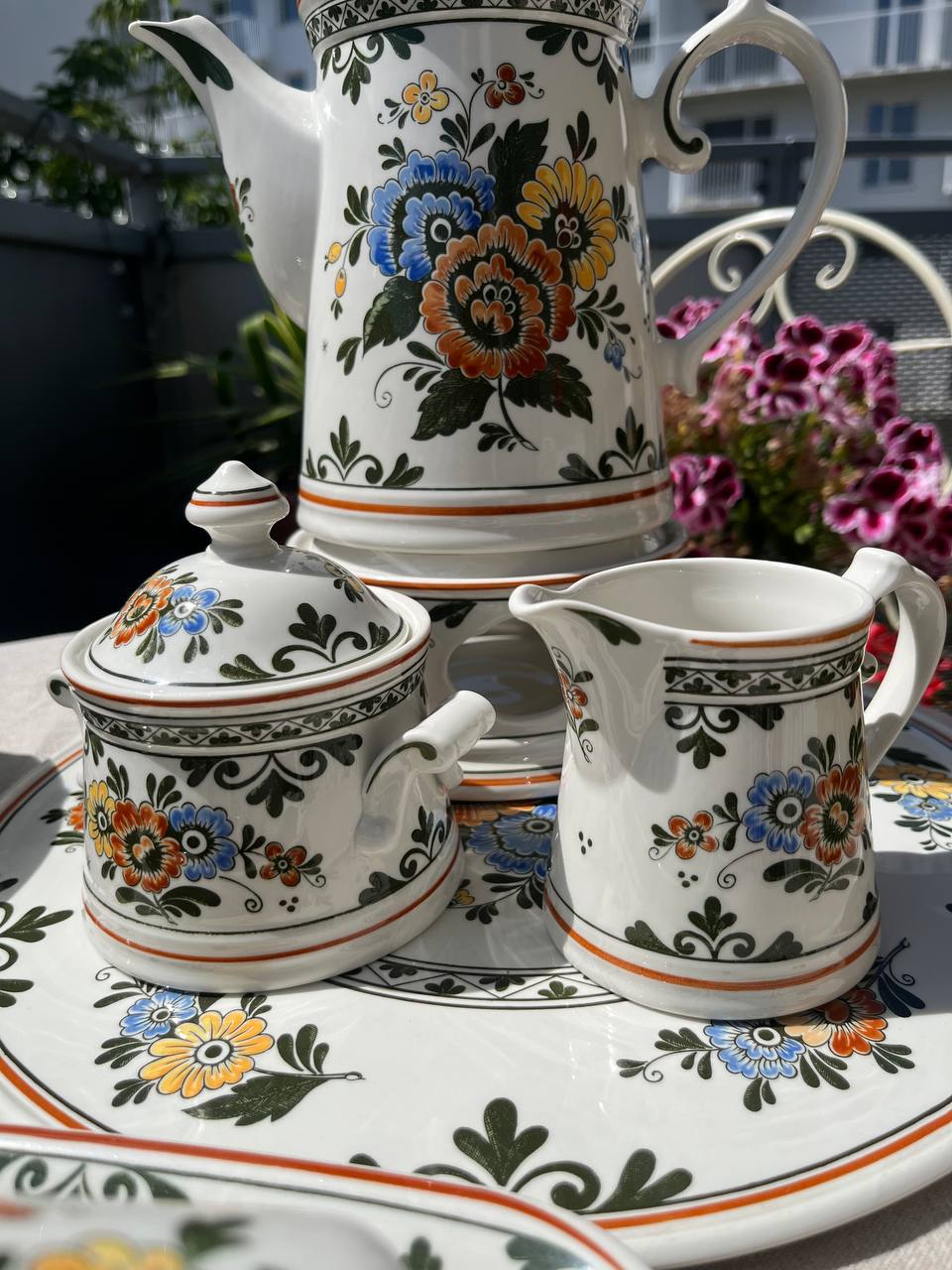Villeroy & Boch Alt-Amsterdam – Duży Serwis Kawowy na 6 Osób z Tacami i Podgrzewaczem (25 el.)