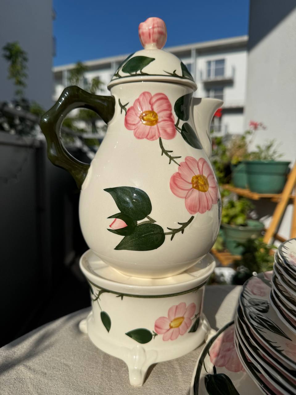 Villeroy & Boch „Wild Rose” – Serwis Kawowy na 6 Osób z Tacą i Podgrzewaczem