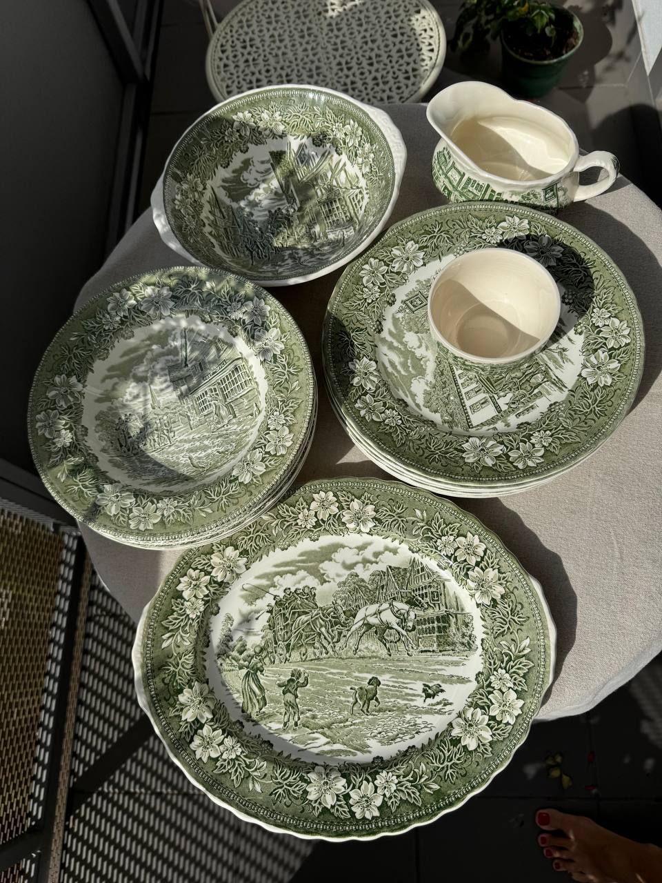 Royal Tudor Ware Staffordshire „Coaching Taverns” – zielony serwis obiadowy 6 osób (16 el.)