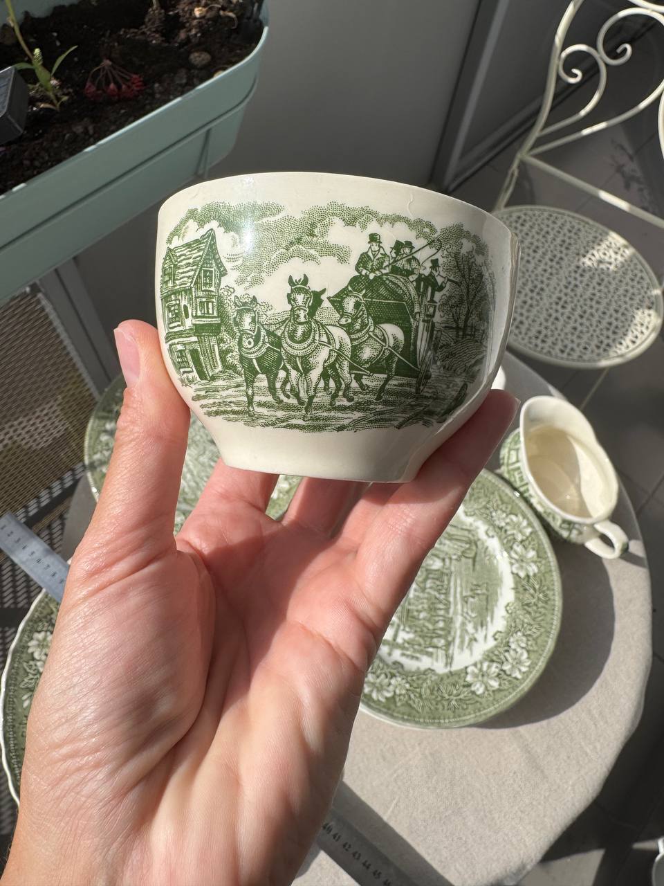 Royal Tudor Ware Staffordshire „Coaching Taverns” – zielony serwis obiadowy 6 osób (16 el.)