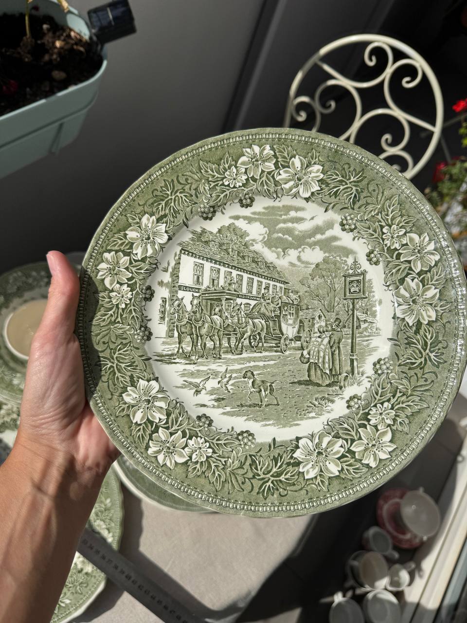 Royal Tudor Ware Staffordshire „Coaching Taverns” – zielony serwis obiadowy 6 osób (16 el.)