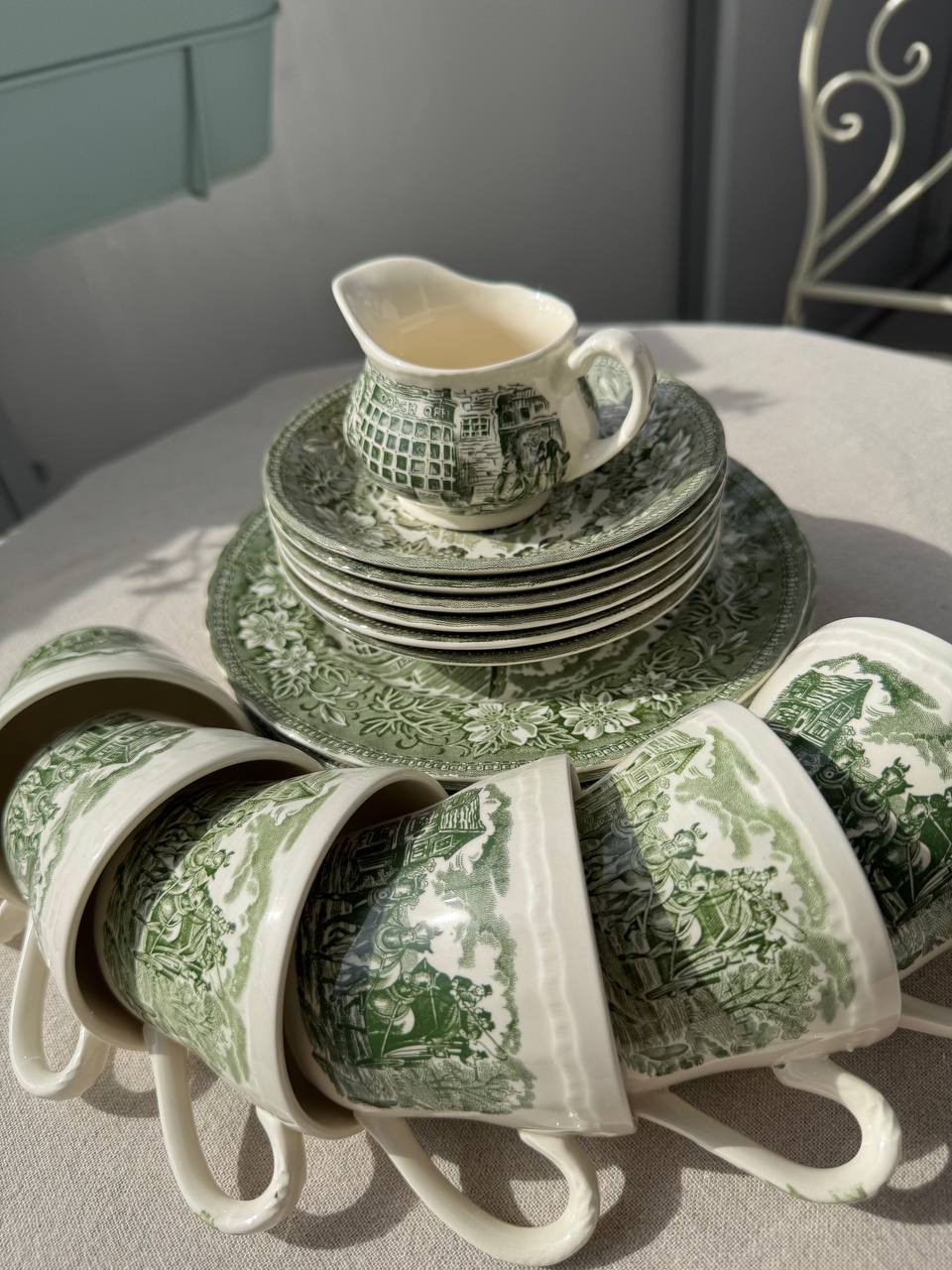 Royal Tudor Ware „Coaching Taverns” – zielony serwis do kawy / herbaty 6 osób (19 el. + Mlecznik)