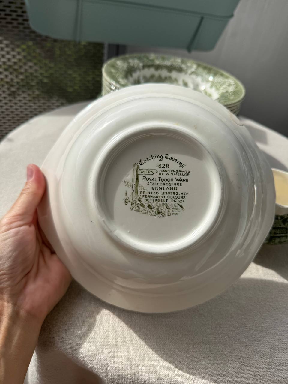 Royal Tudor Ware Staffordshire Coaching Taverns – zielony zestaw obiadowy (14 el.)
