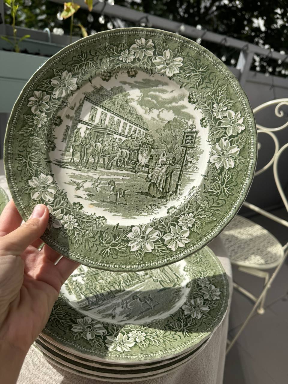 Royal Tudor Ware Staffordshire Coaching Taverns – zielony zestaw obiadowy (14 el.)