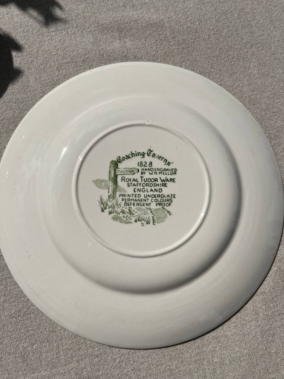 Staffordshire Royal Tudor Ware Coaching Taverns – zielone Trio kawowe / śniadaniowe (3 el. Vintage)