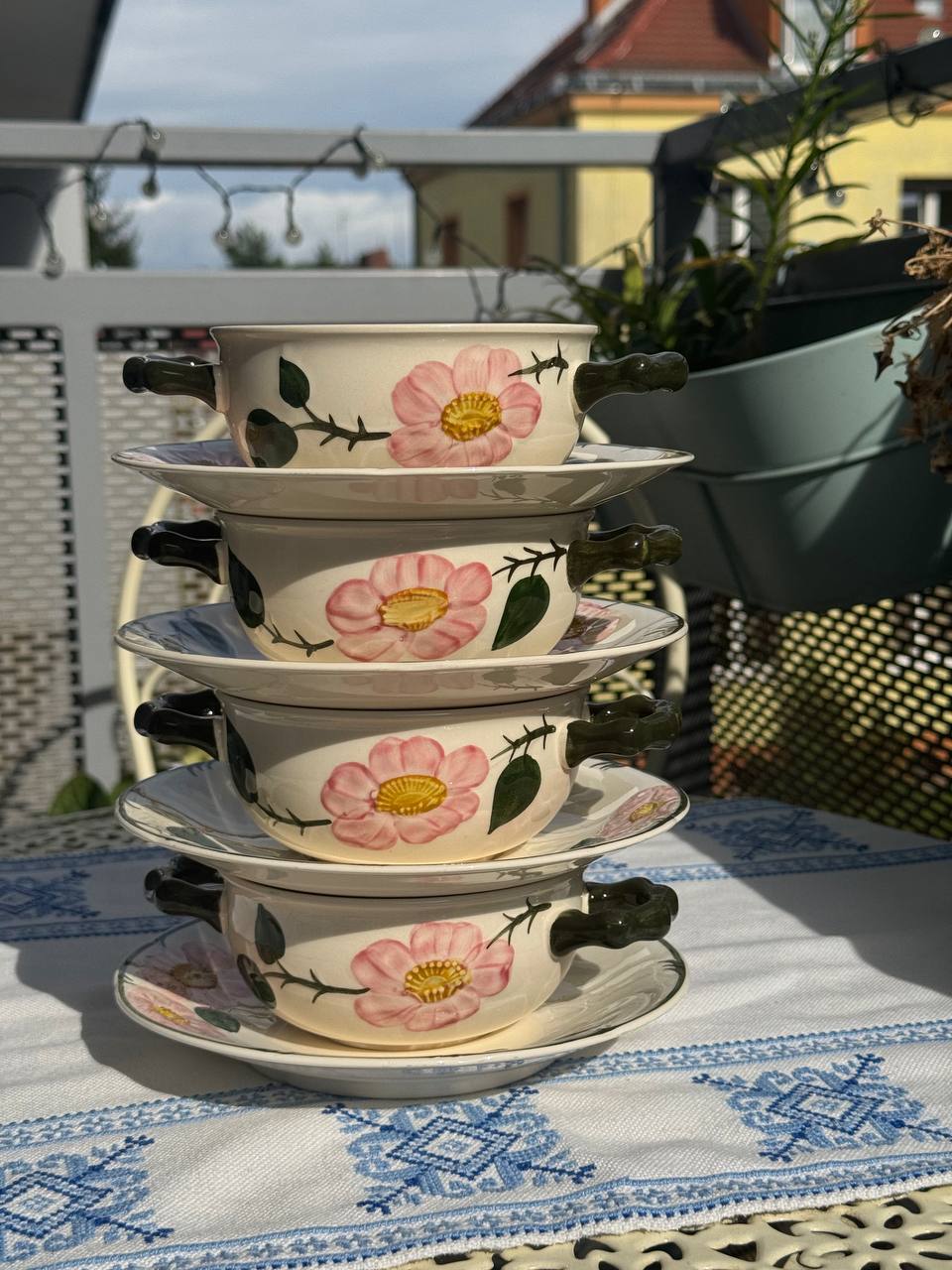 Villeroy & Boch Wild-Rose – Zestaw 4 bulionówek ze spodeczkami (8 el.) Vintage
