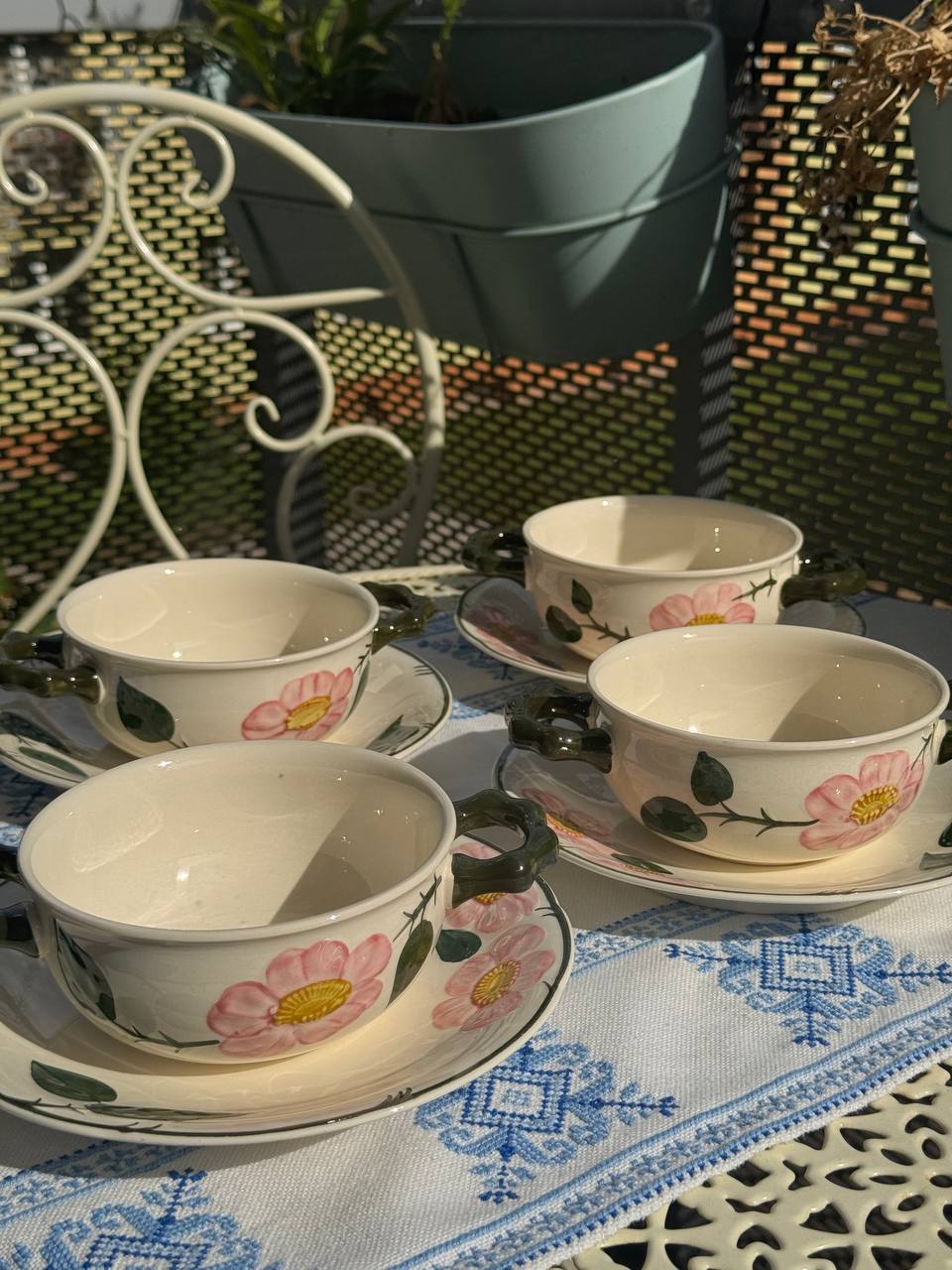 Villeroy & Boch Wild-Rose – Zestaw 4 bulionówek ze spodeczkami (8 el.) Vintage