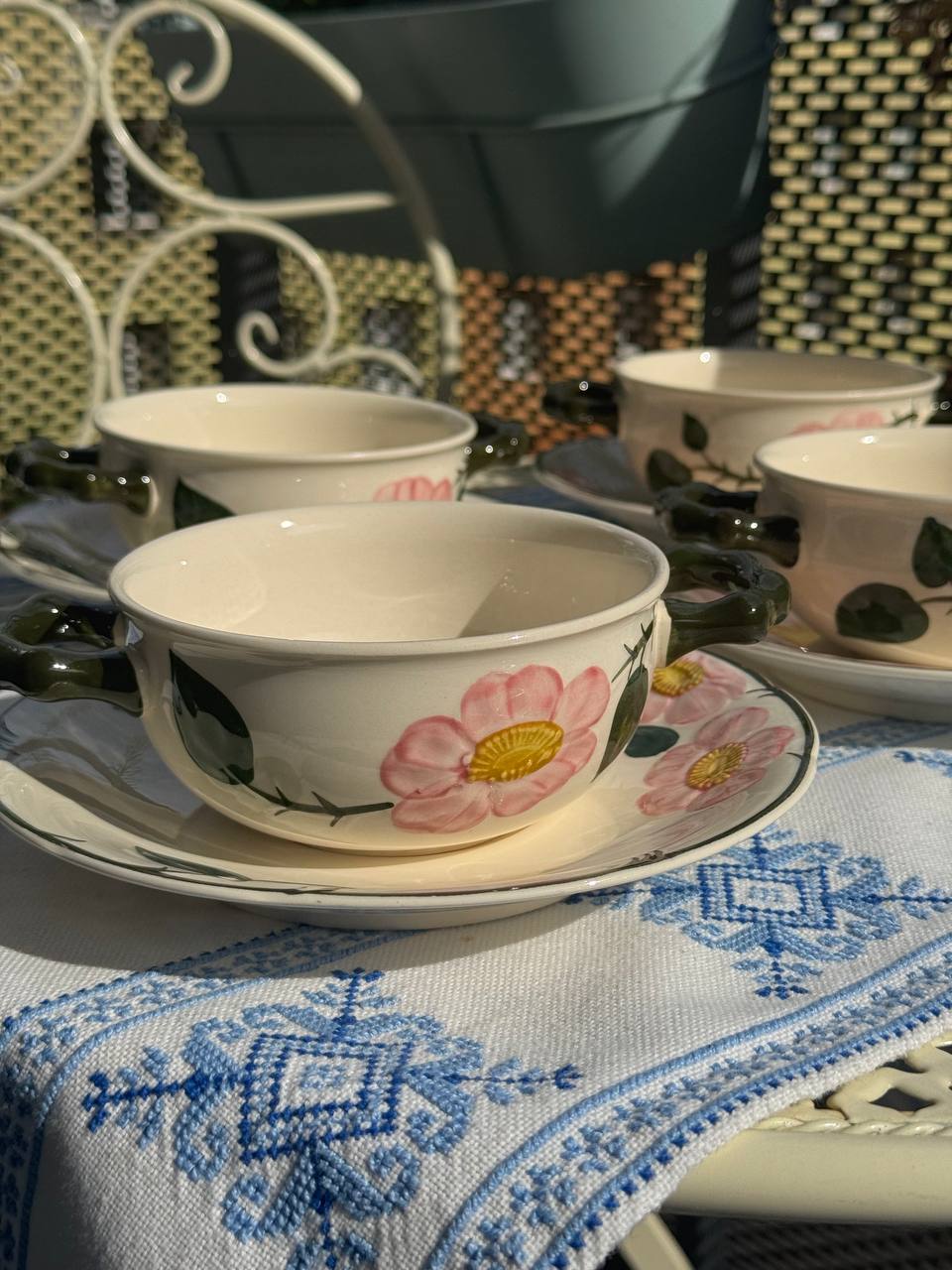 Villeroy & Boch Wild-Rose – Zestaw 4 bulionówek ze spodeczkami (8 el.) Vintage