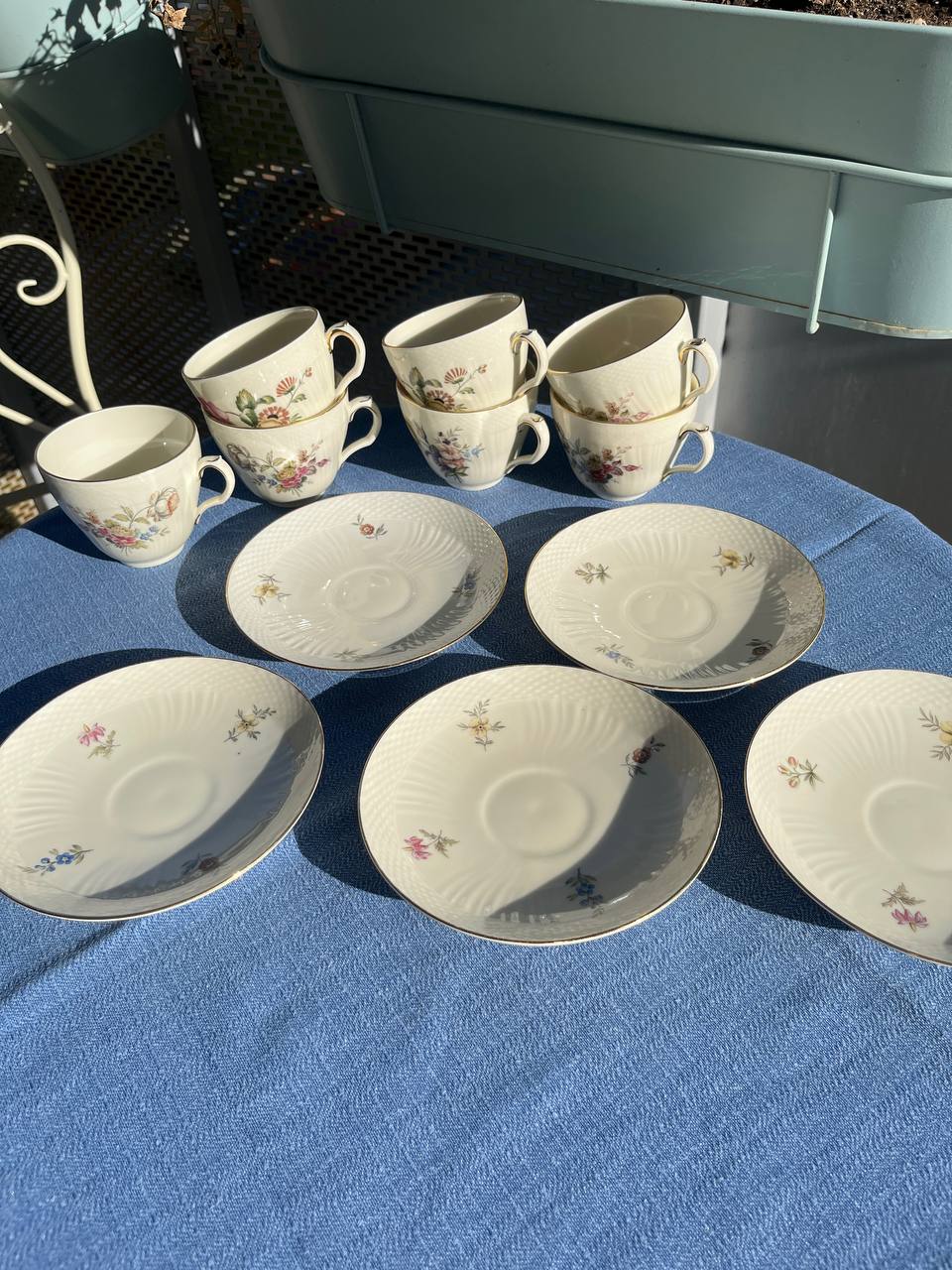 Royal Copenhagen Frijsenborg – Zestaw kawowy z złoceniem i kwiatami | Porcelana Duńska