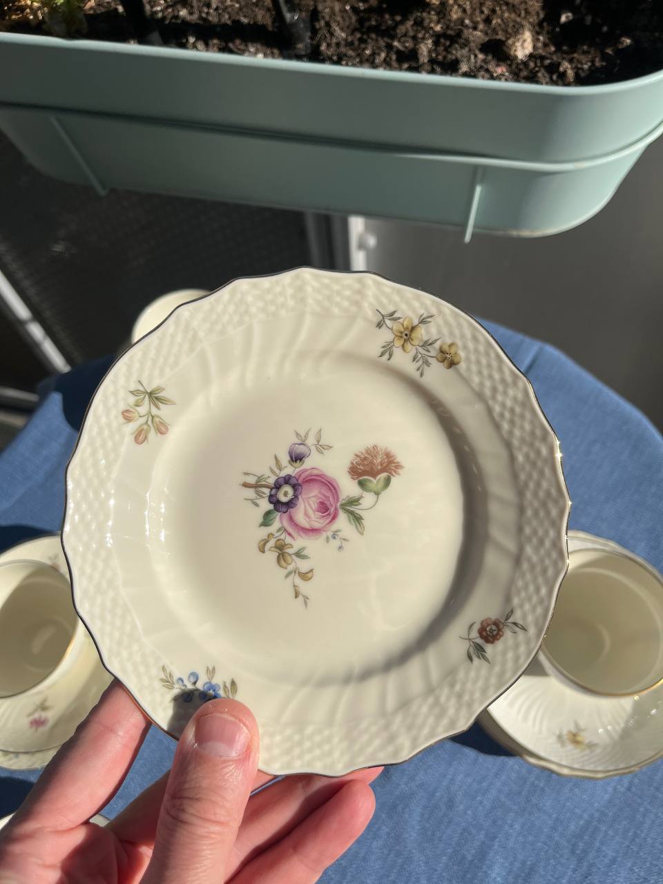 Royal Copenhagen Frijsenborg – Zestaw kawowy z złoceniem i kwiatami | Porcelana Duńska