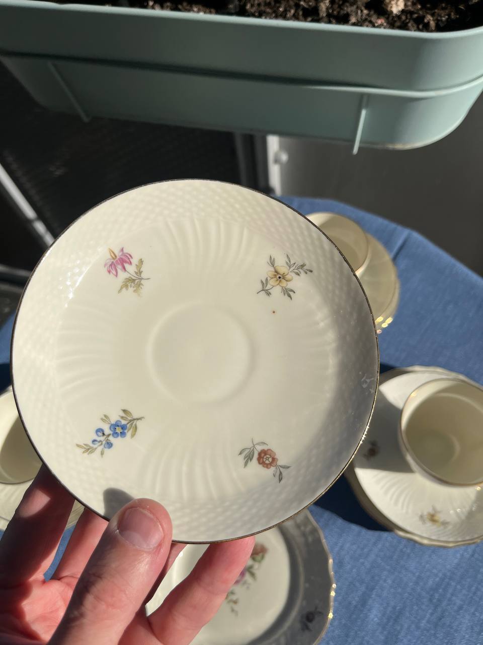 Royal Copenhagen Frijsenborg – Zestaw kawowy z złoceniem i kwiatami | Porcelana Duńska