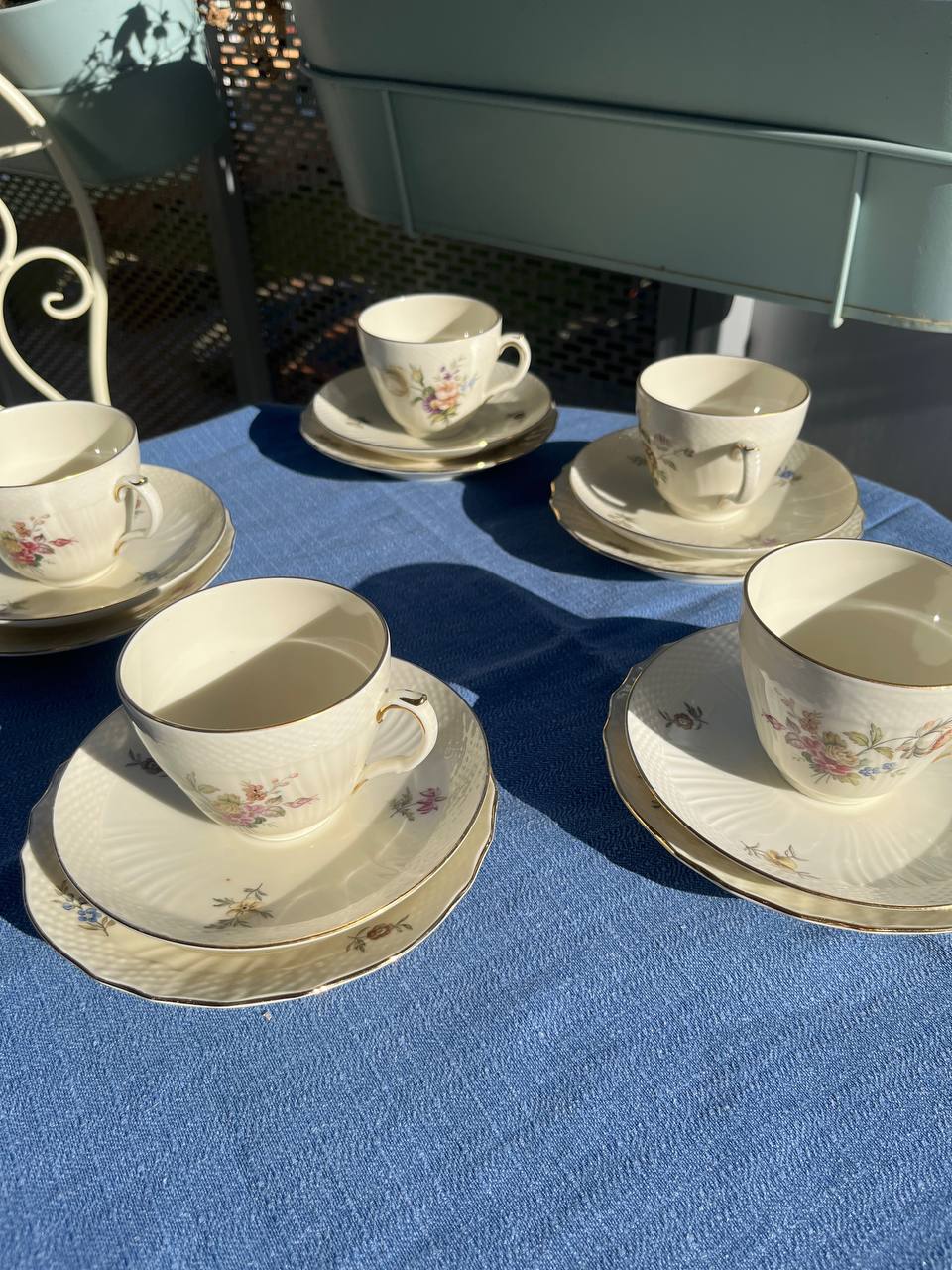 Royal Copenhagen Frijsenborg – Zestaw kawowy z złoceniem i kwiatami | Porcelana Duńska