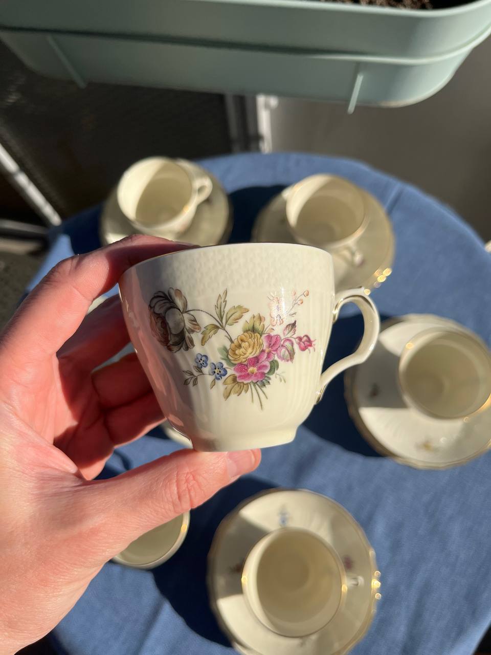 Royal Copenhagen Frijsenborg – Zestaw kawowy z złoceniem i kwiatami | Porcelana Duńska