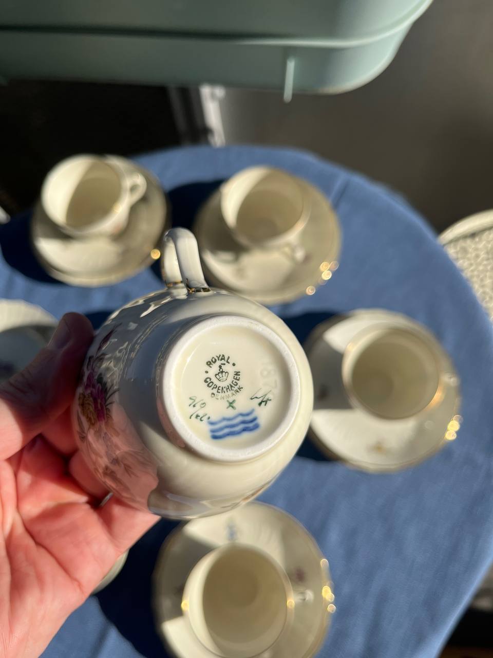 Royal Copenhagen Frijsenborg – Zestaw kawowy z złoceniem i kwiatami | Porcelana Duńska